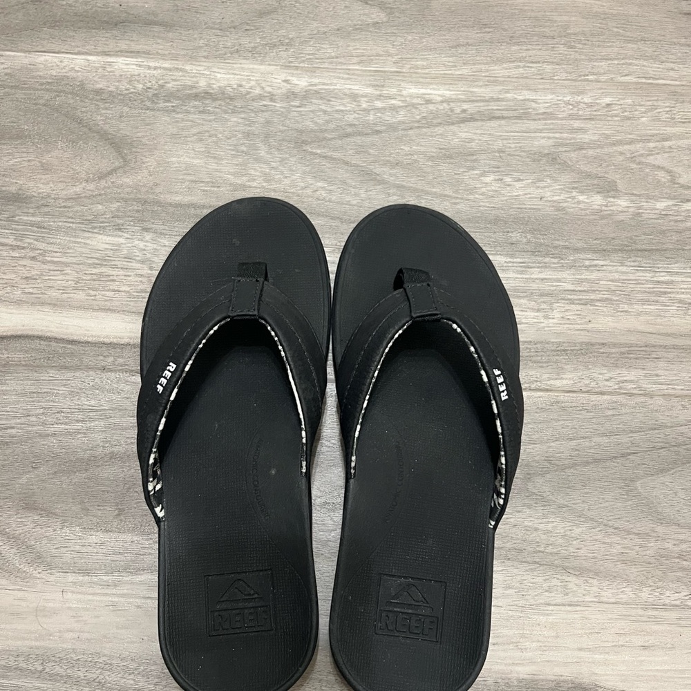 Reef Flip Flops.  Black with black and white on the inside.  Size 5.